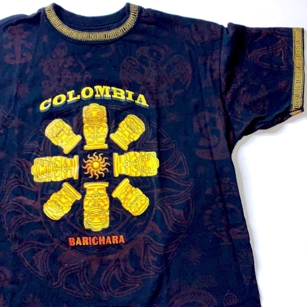 Colombia Barichara statue all over symbol graphic short sleeve T-shirt large